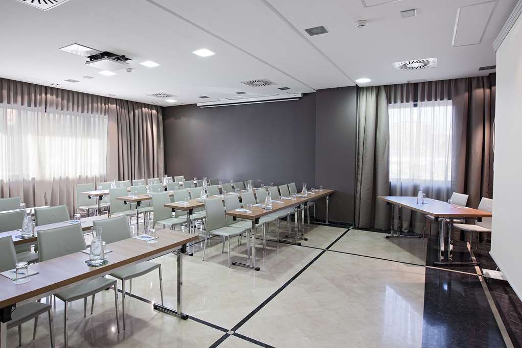 Hotel Nh Madrid Ribera Del Manzanares Business photo